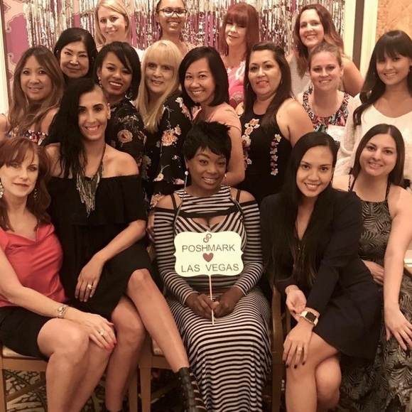 Posh N’ Sip Las Vegas Holiday Style hosted by @Poshmamasells and @Jill555 12/19 - Picture 3 of 7